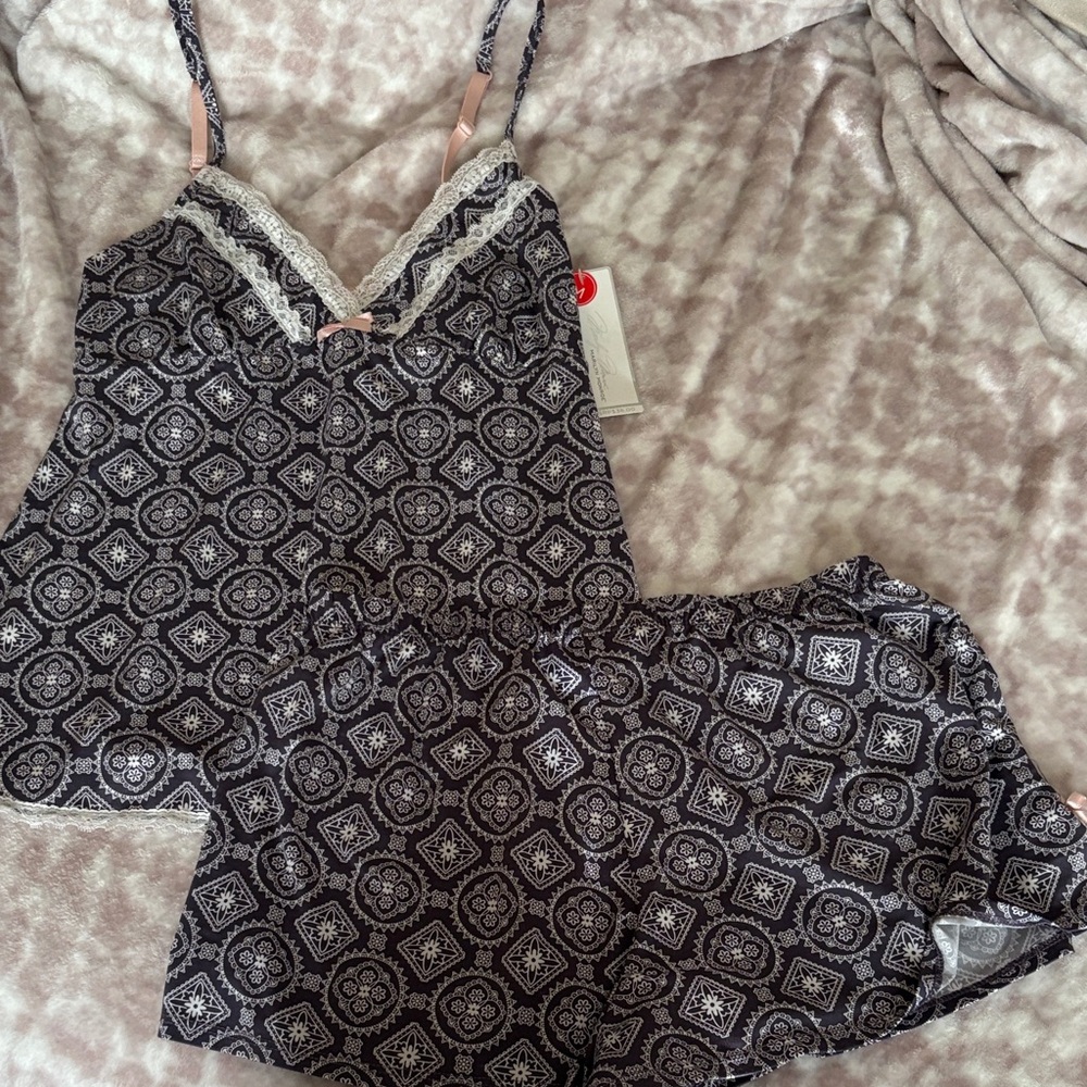 NWT….Chic Black and White Patterned Pajama Set